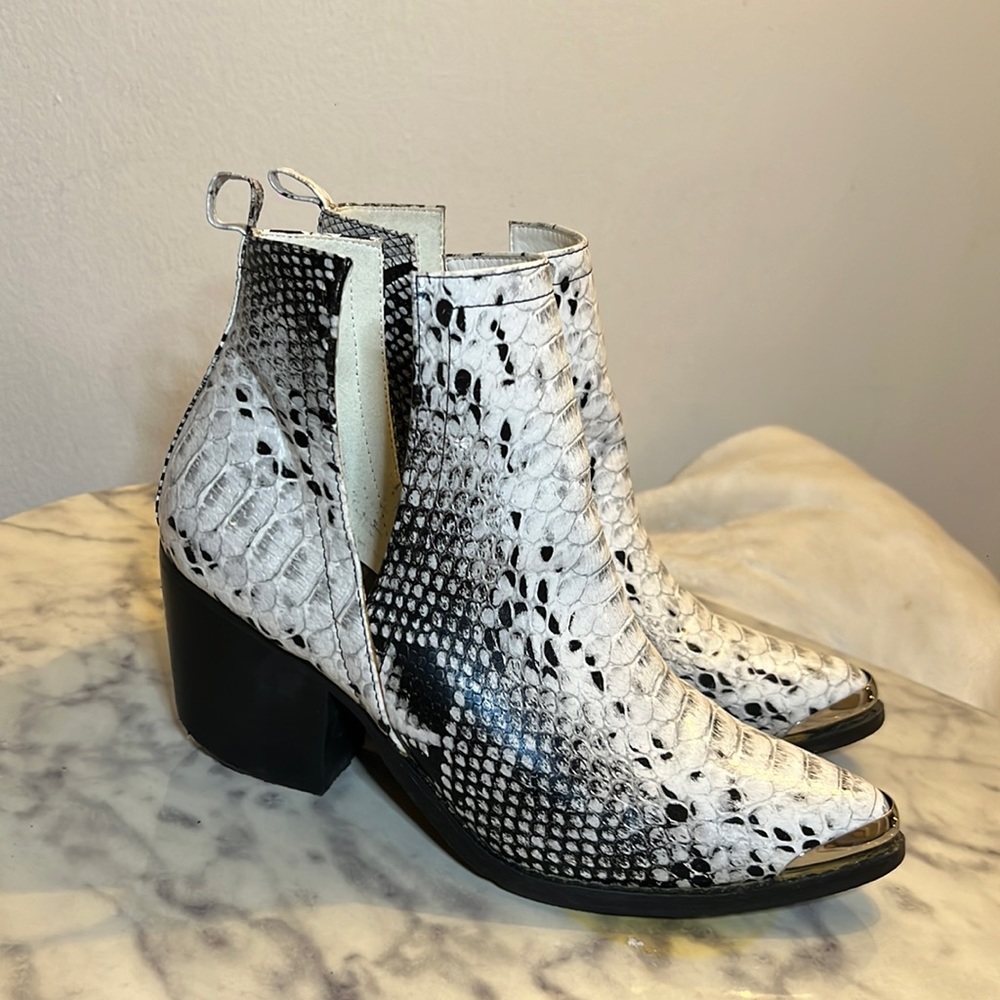 Snakeskin cowgirl bootie
